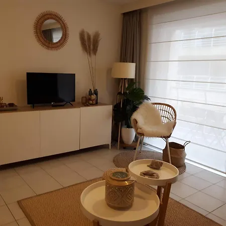 Cozy And Spacious Flat In A Prime Location By The Sea *