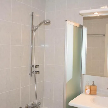 Cozy And Spacious Flat In A Prime Location By The Sea *